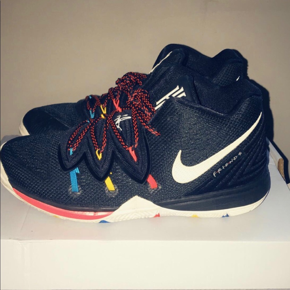 Kyrie 5 “FRIENDS” Nike sneaker